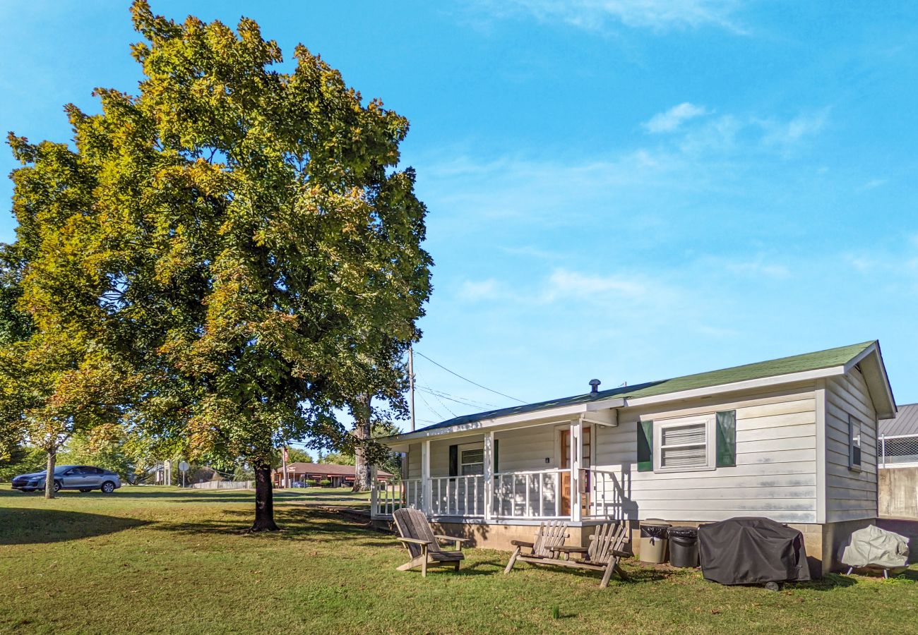 Cottage in Mountain View - The Granny Cottage ~ on Main Street