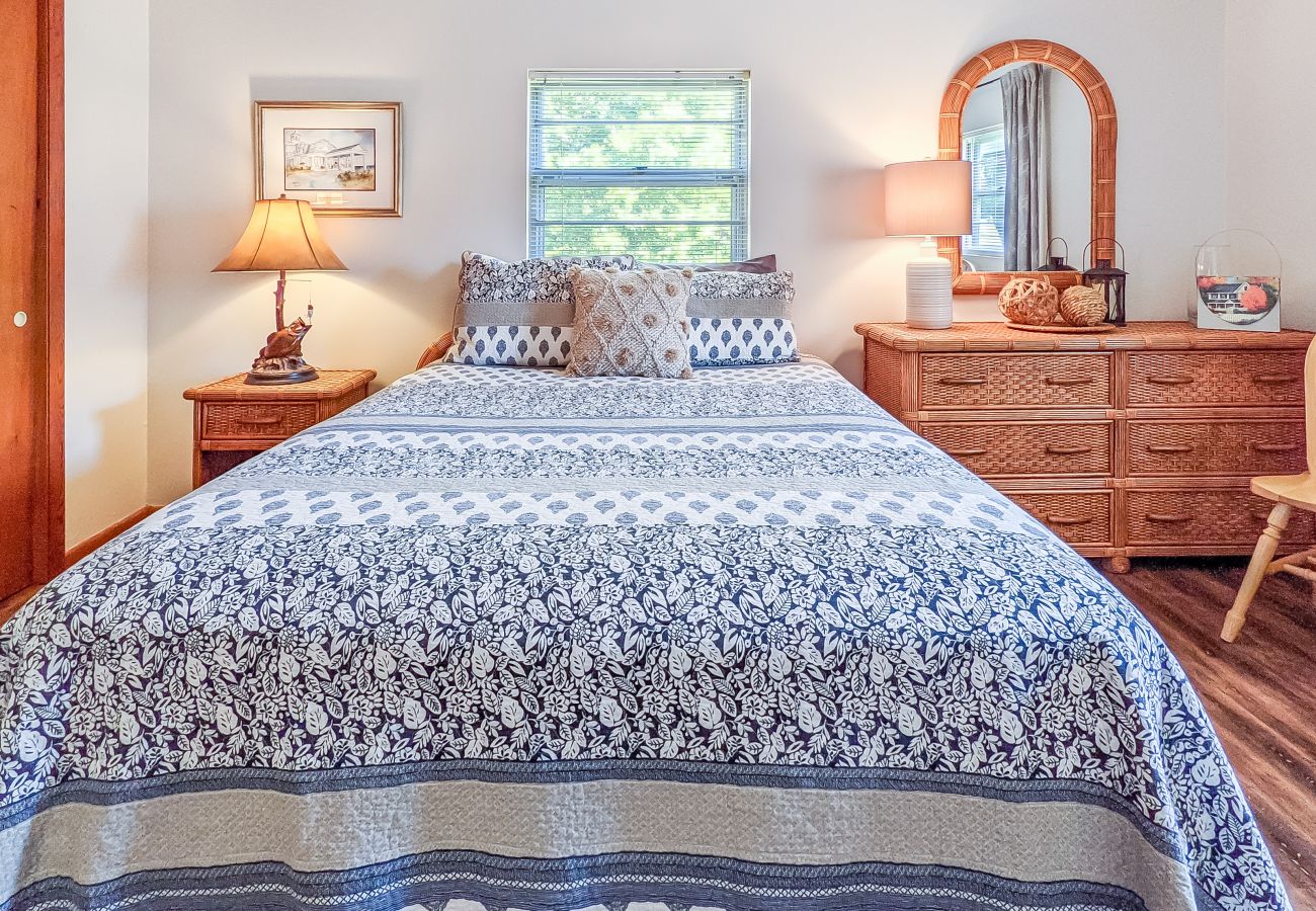 Cottage in Mountain View - The Granny Cottage ~ on Main Street