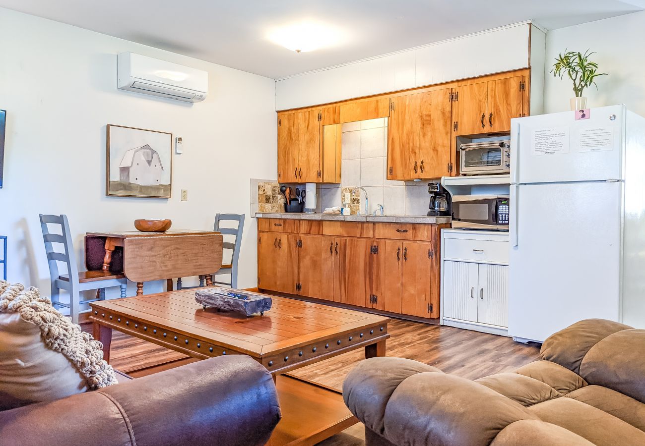 Cottage in Mountain View - The Granny Cottage ~ on Main Street