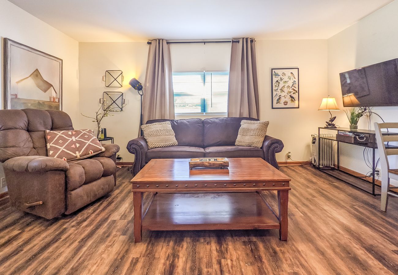 Cottage in Mountain View - The Granny Cottage ~ on Main Street