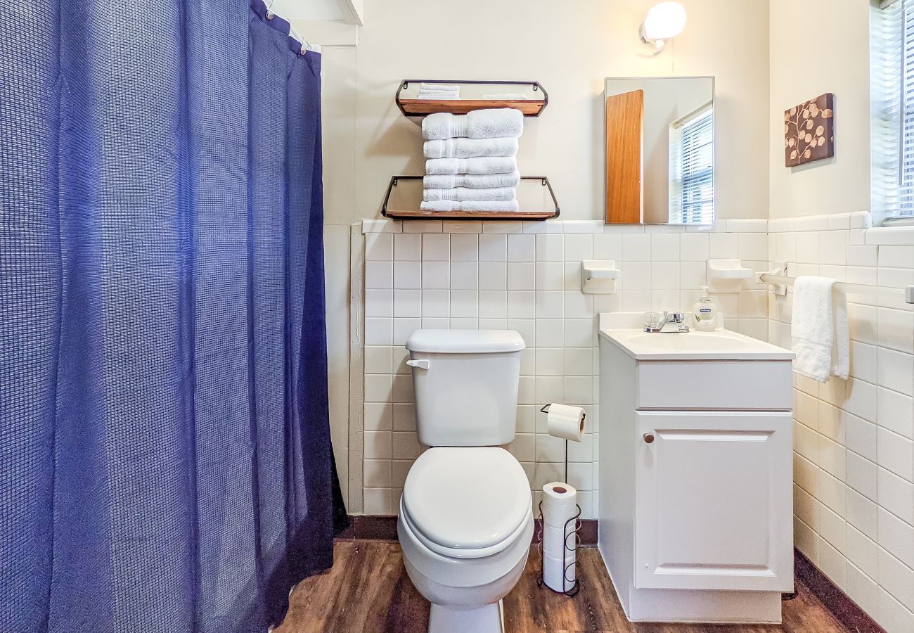 Cottage in Mountain View - The Granny Cottage ~ on Main Street