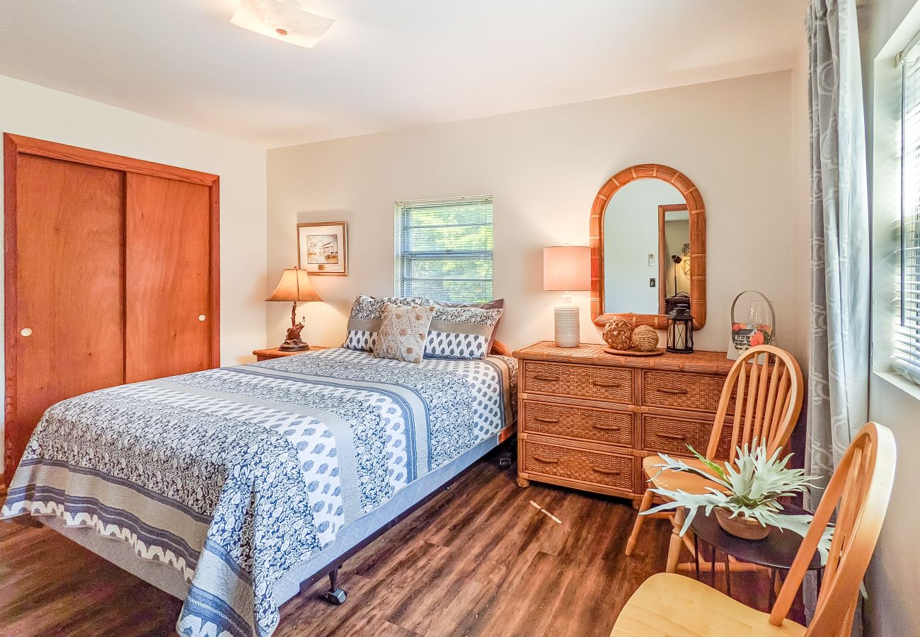 Cottage in Mountain View - The Granny Cottage ~ on Main Street