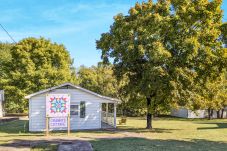 Cottage in Mountain View - The Granny Cottage ~ on Main Street