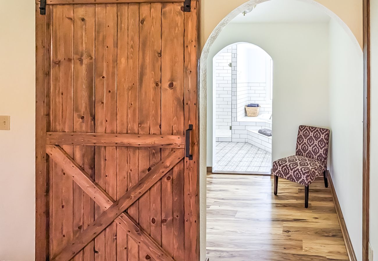 House in Mountain View - John Thomas Farmhouse ~ secluded valley + creek