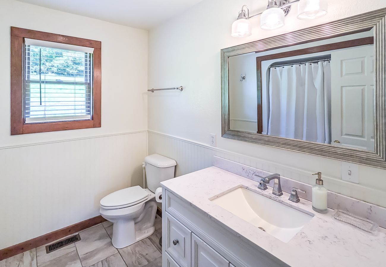 House in Mountain View - John Thomas Farmhouse ~ secluded valley + creek