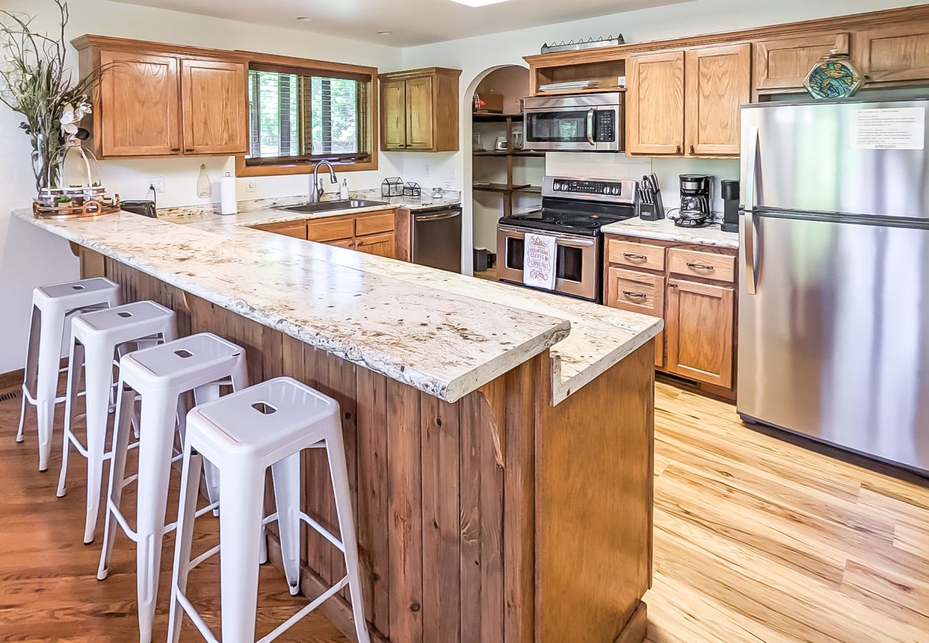 House in Mountain View - John Thomas Farmhouse ~ secluded valley + creek