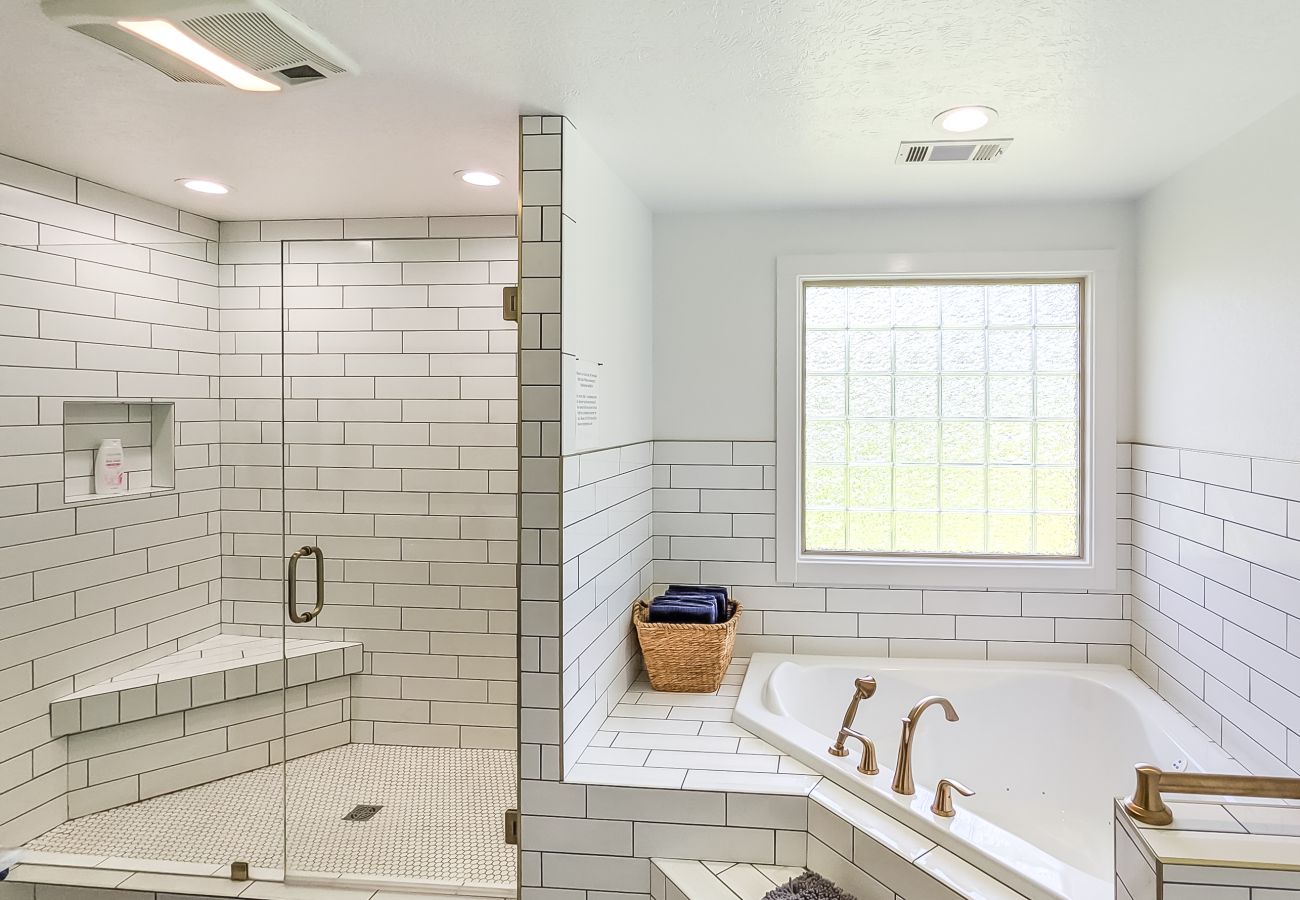 House in Mountain View - John Thomas Farmhouse ~ secluded valley + creek