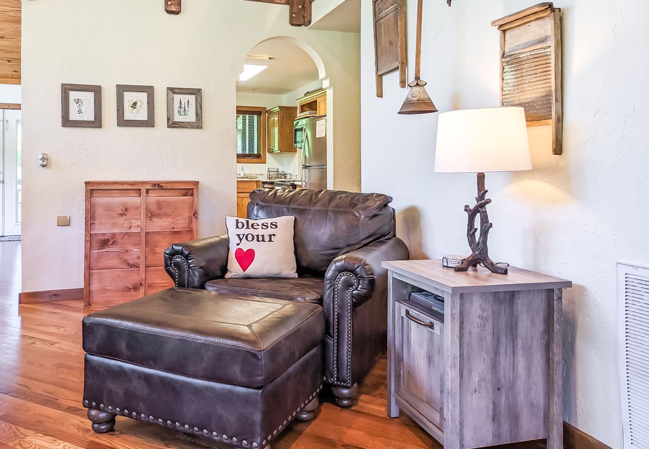 House in Mountain View - John Thomas Farmhouse ~ secluded valley + creek