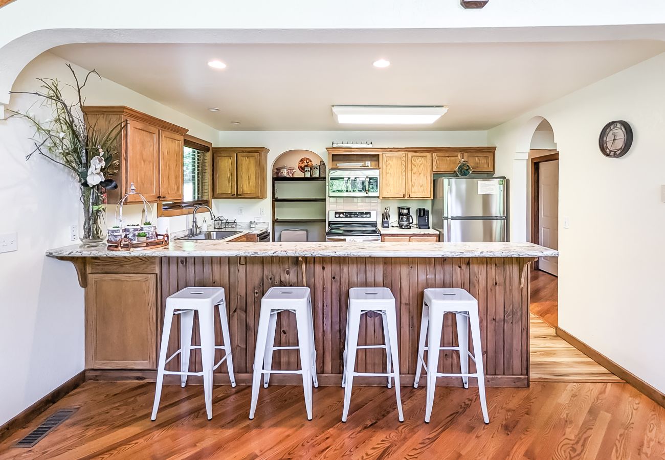 House in Mountain View - John Thomas Farmhouse ~ secluded valley + creek