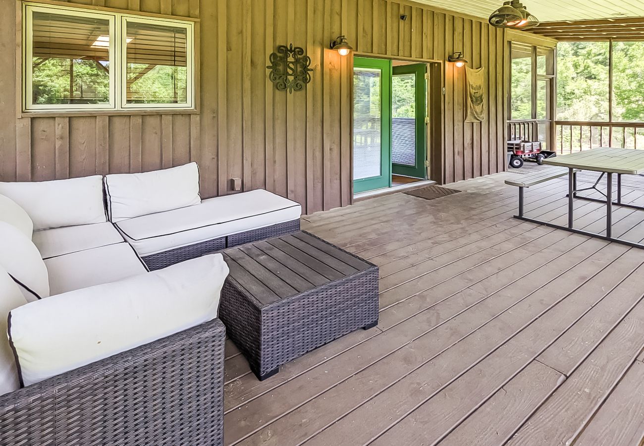 House in Mountain View - John Thomas Farmhouse ~ secluded valley + creek