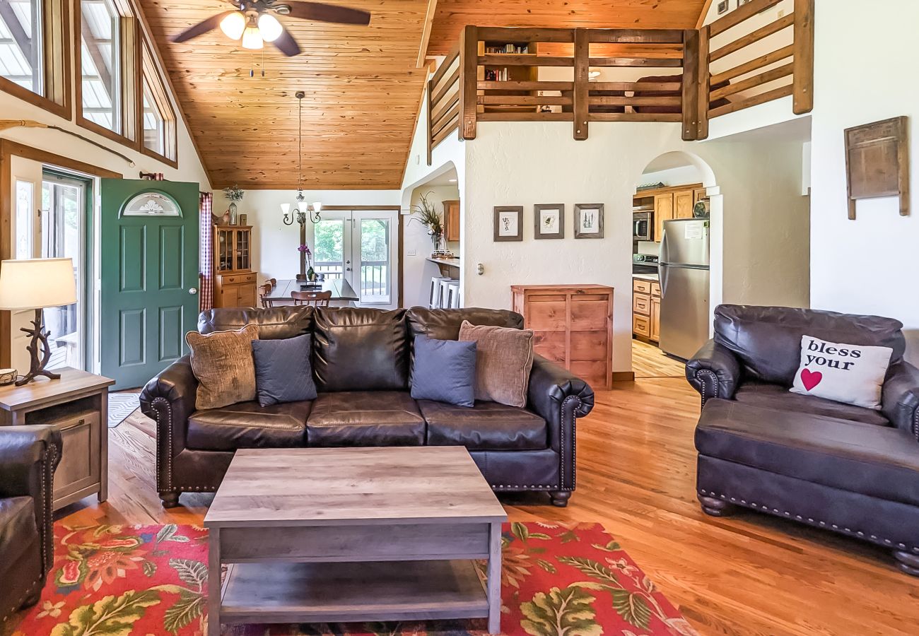 House in Mountain View - John Thomas Farmhouse ~ secluded valley + creek