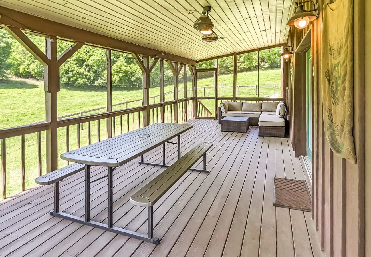 House in Mountain View - John Thomas Farmhouse ~ secluded valley + creek