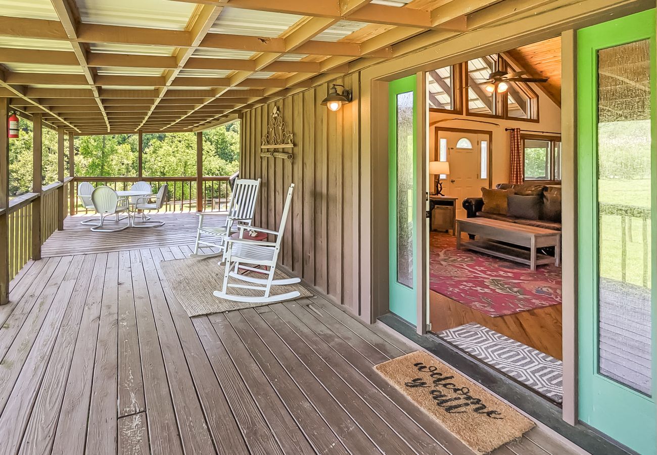 House in Mountain View - John Thomas Farmhouse ~ secluded valley + creek