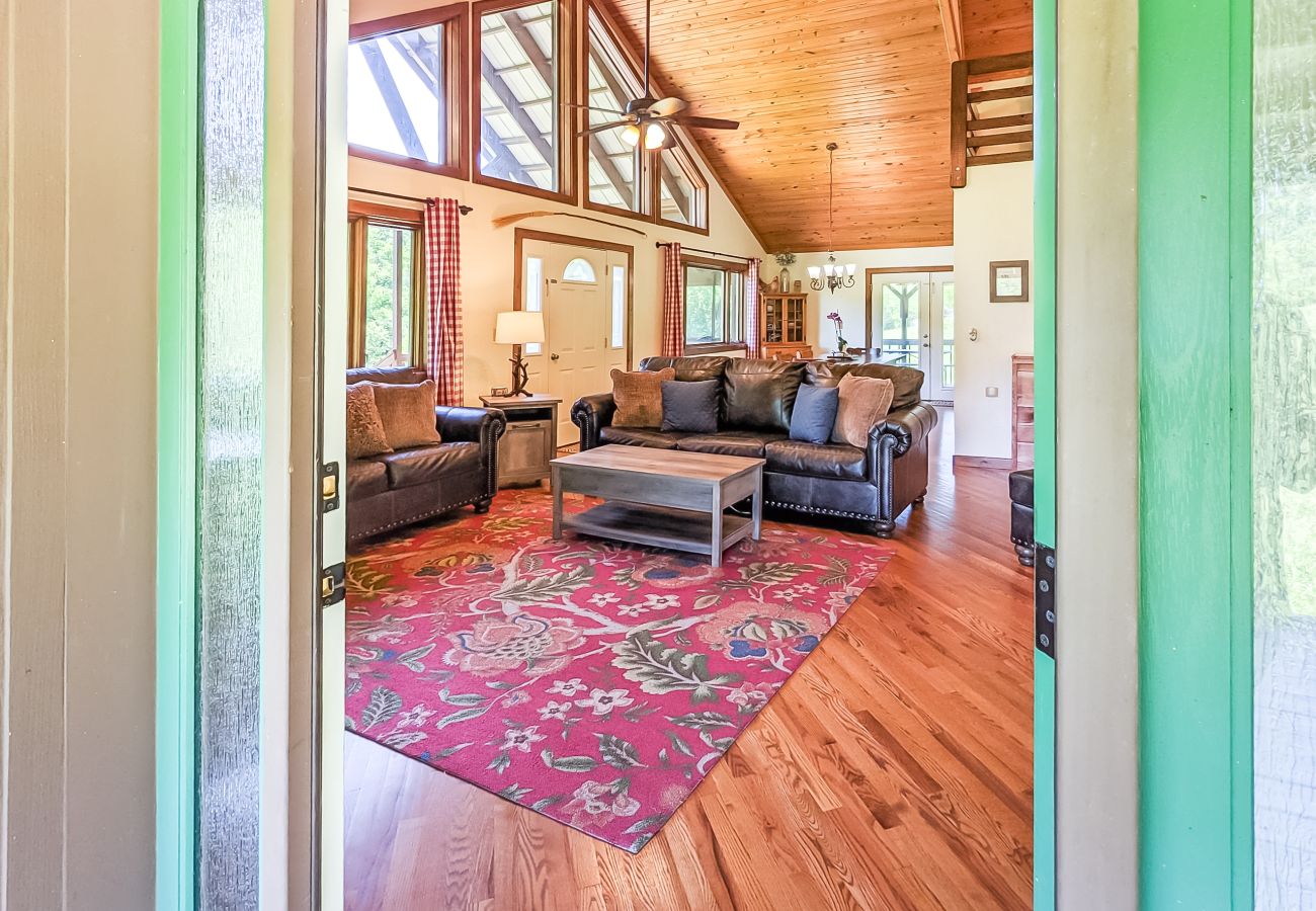 House in Mountain View - John Thomas Farmhouse ~ secluded valley + creek