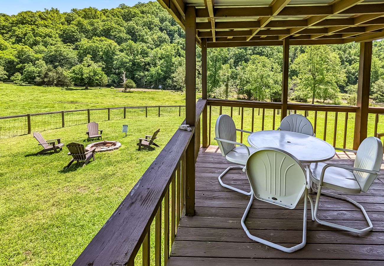 House in Mountain View - John Thomas Farmhouse ~ secluded valley + creek