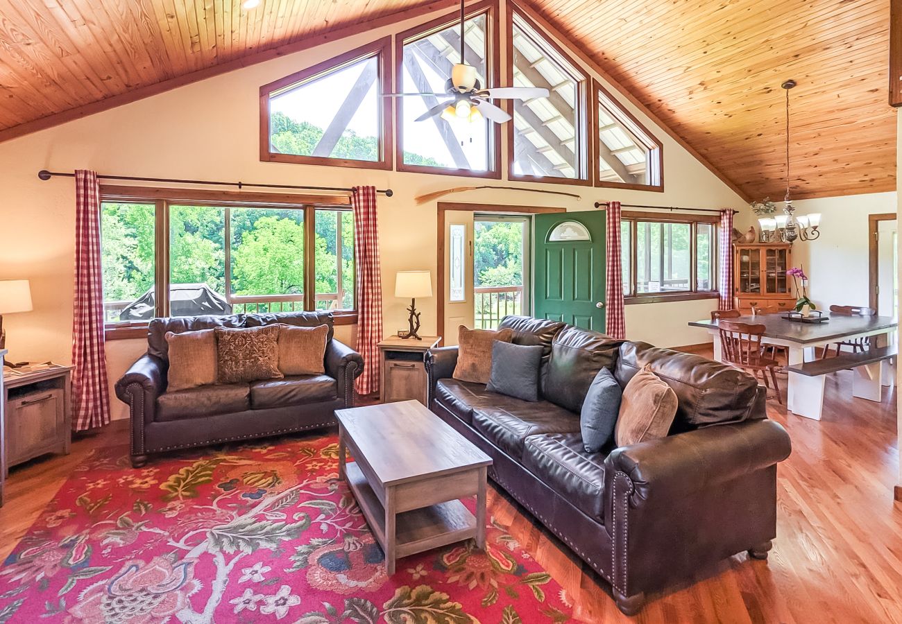 House in Mountain View - John Thomas Farmhouse ~ secluded valley + creek