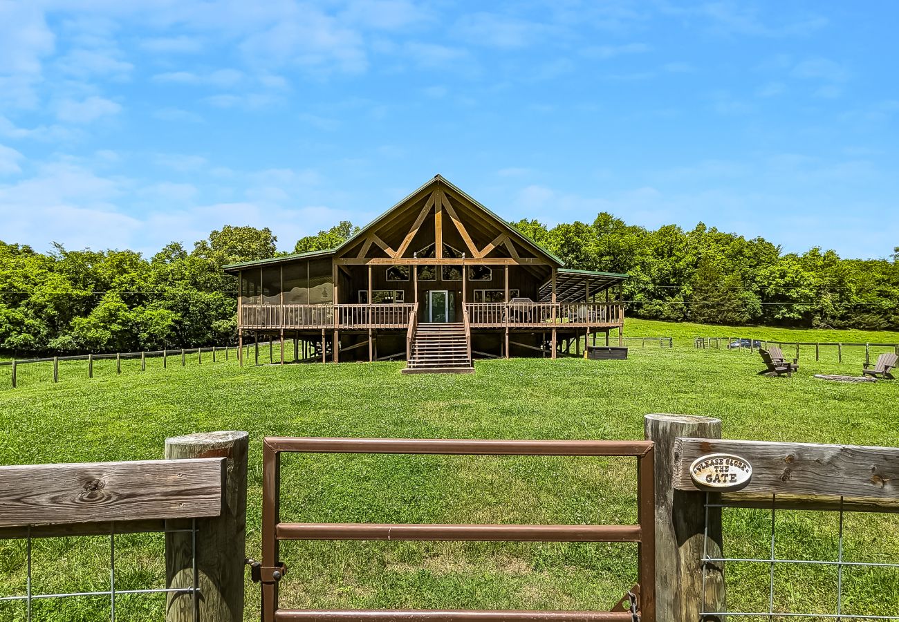 House in Mountain View - John Thomas Farmhouse ~ secluded valley + creek