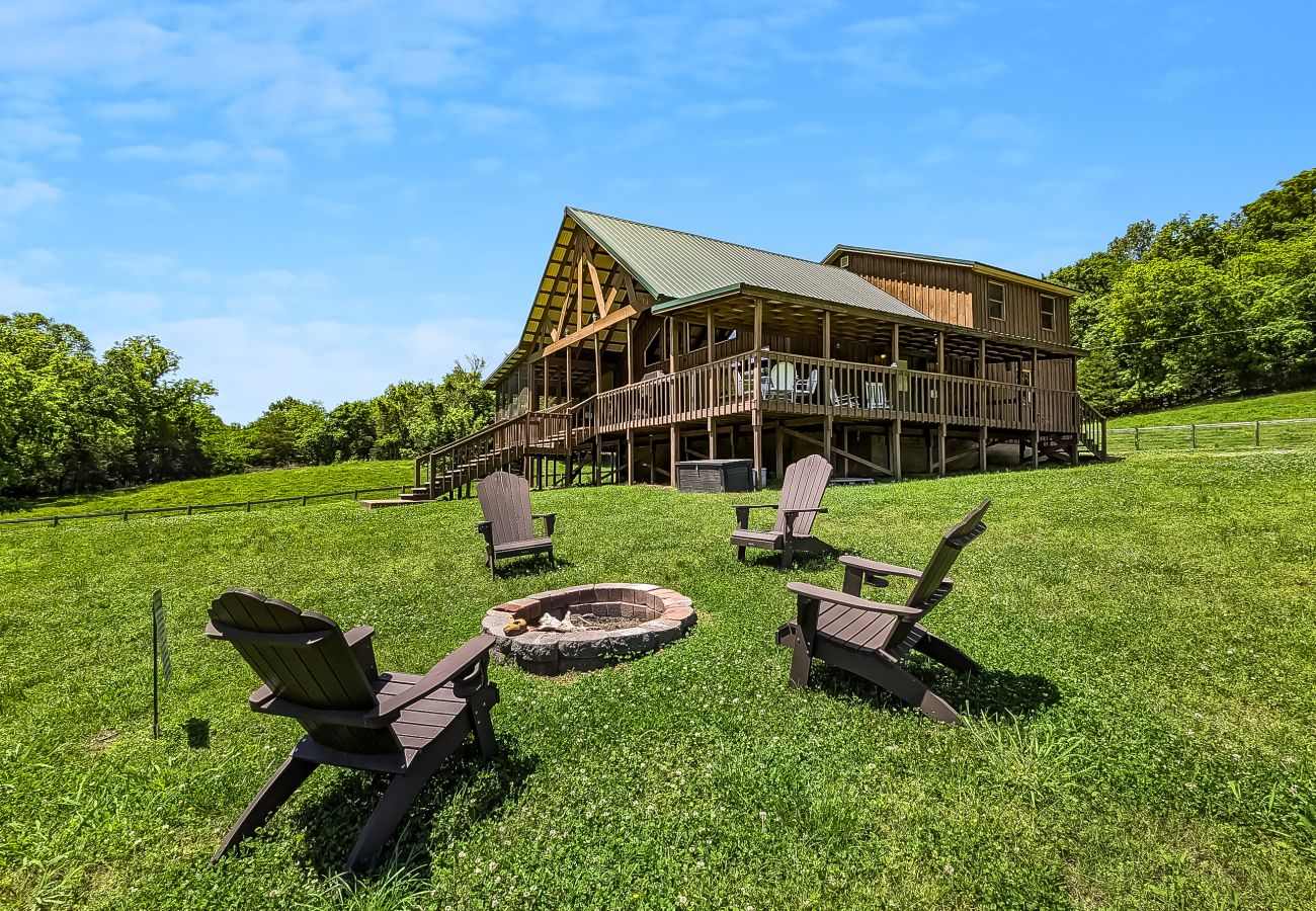 House in Mountain View - John Thomas Farmhouse ~ secluded valley + creek