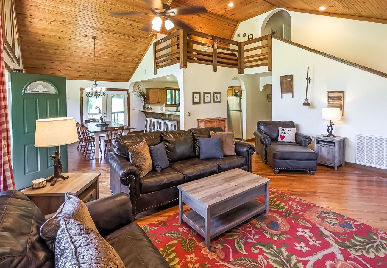 House in Mountain View - John Thomas Farmhouse ~ secluded valley + creek