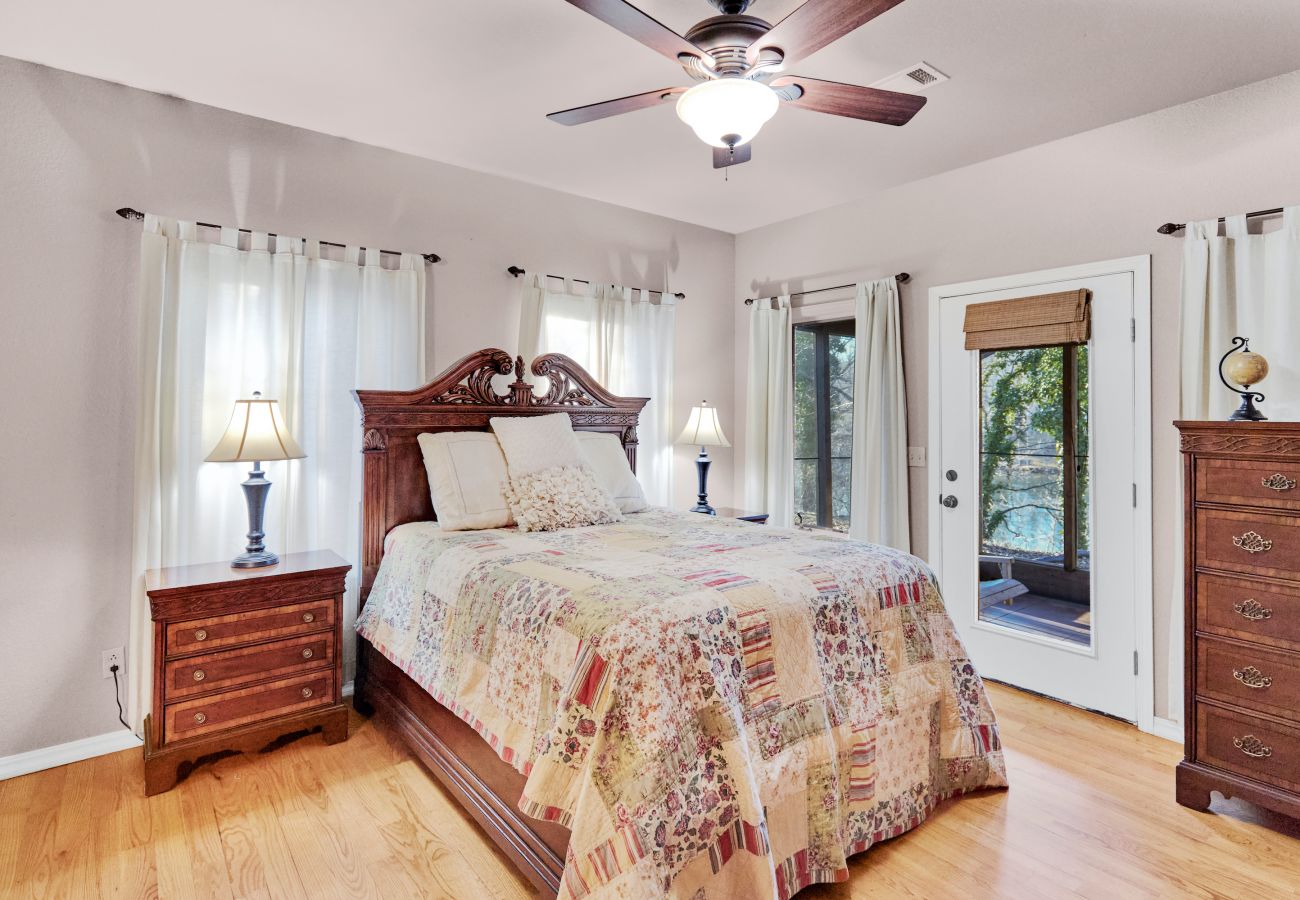 House in Heber Springs - Reel Comfort Cabin ~ on the Little Red River