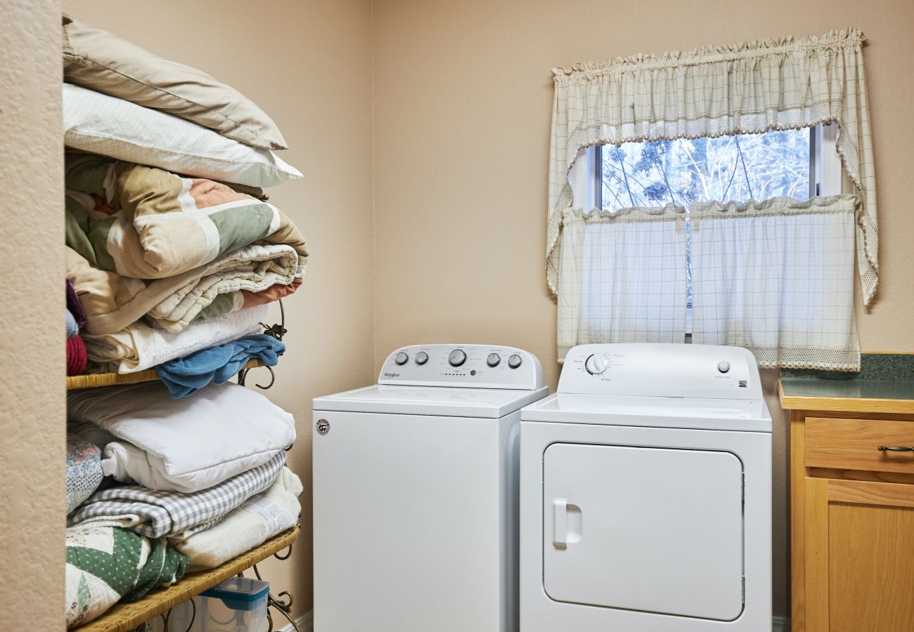 House in Heber Springs - Reel Comfort Cabin ~ on the Little Red River