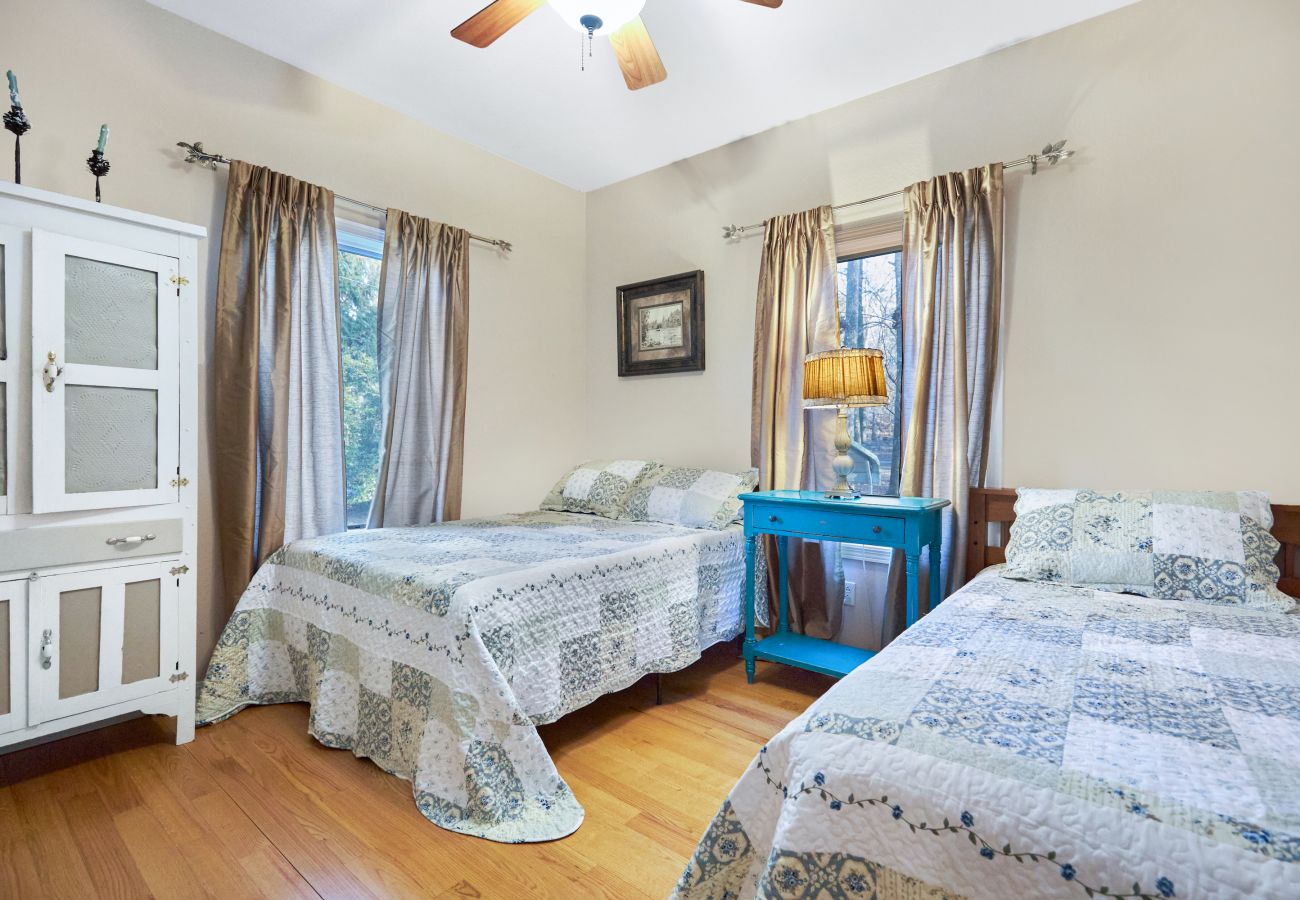 House in Heber Springs - Reel Comfort Cabin ~ on the Little Red River