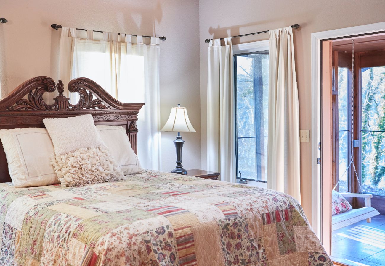 House in Heber Springs - Reel Comfort Cabin ~ on the Little Red River