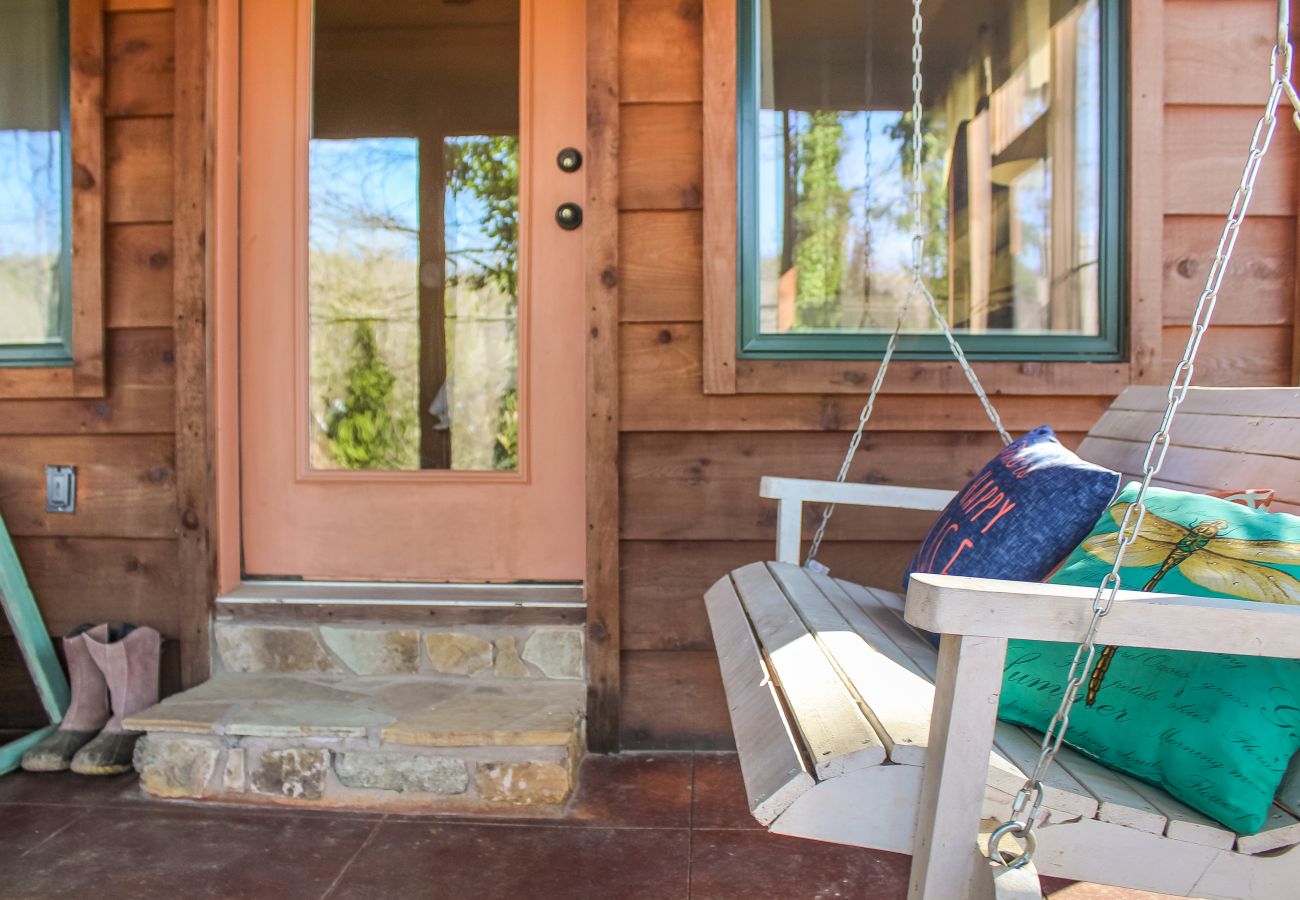 House in Heber Springs - Reel Comfort Cabin ~ on the Little Red River