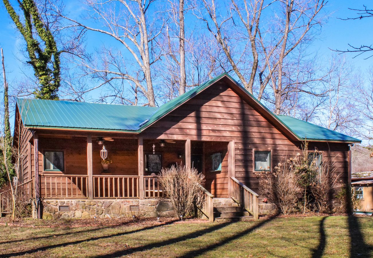 House in Heber Springs - Reel Comfort Cabin ~ on the Little Red River