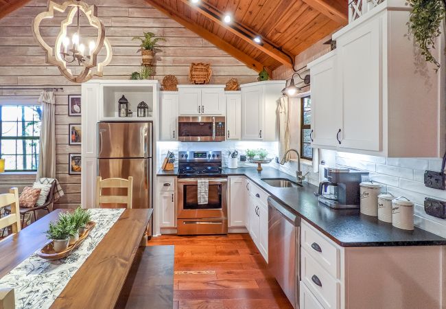 House in Mountain View - Lagniappe Cabin ~ romantic getaway