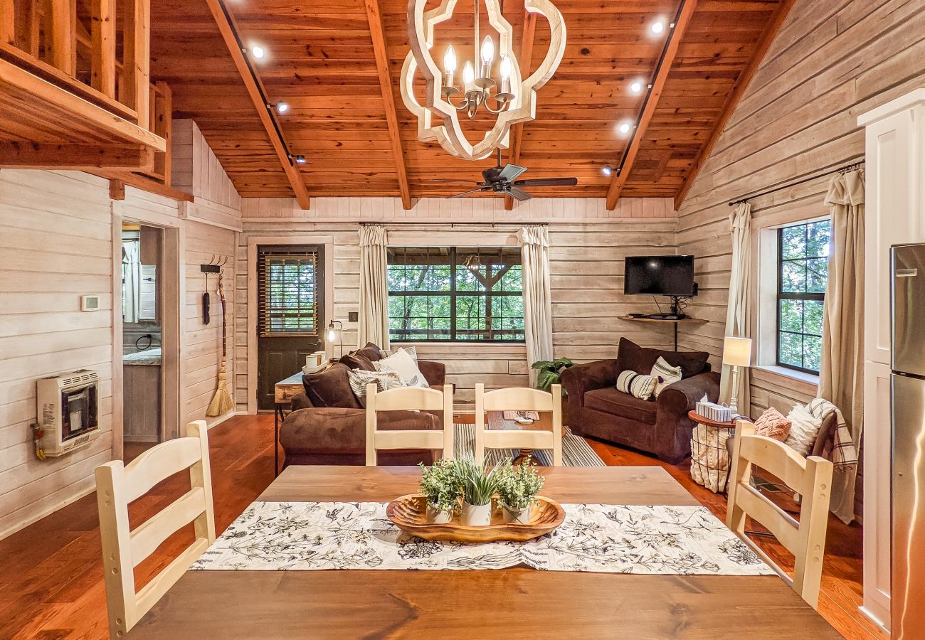House in Mountain View - Lagniappe Cabin ~ romantic getaway