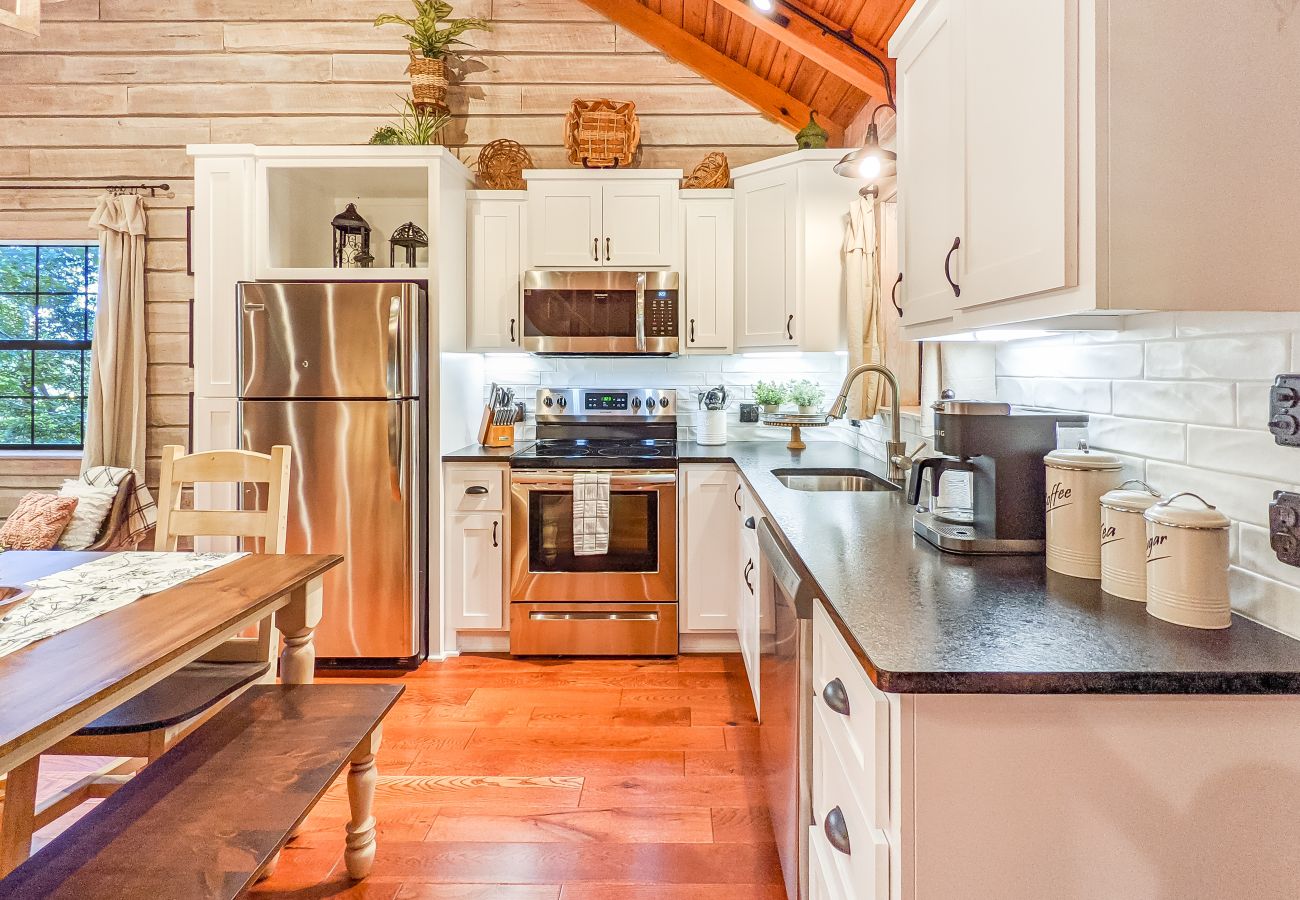 House in Mountain View - Lagniappe Cabin ~ romantic getaway