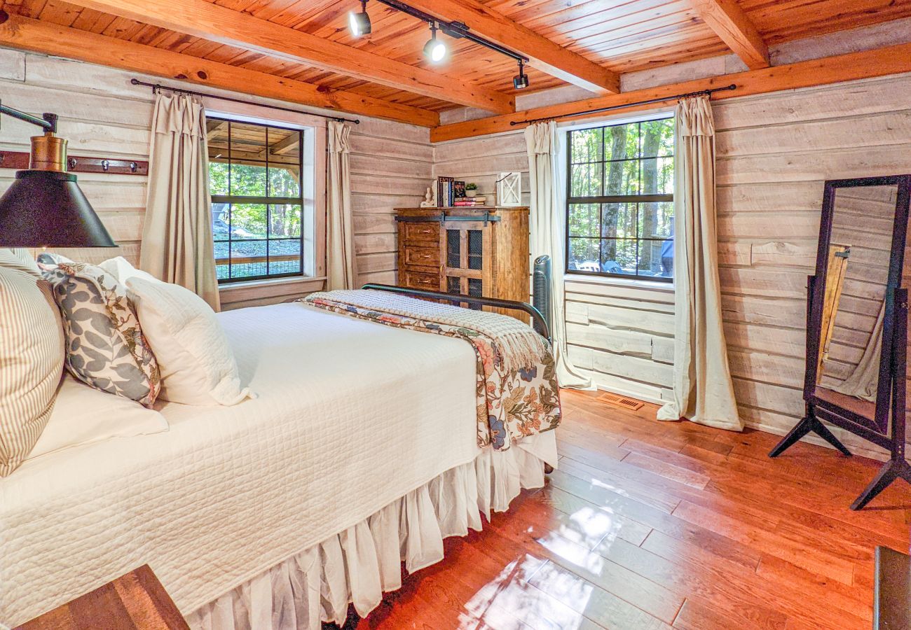 House in Mountain View - Lagniappe Cabin ~ romantic getaway