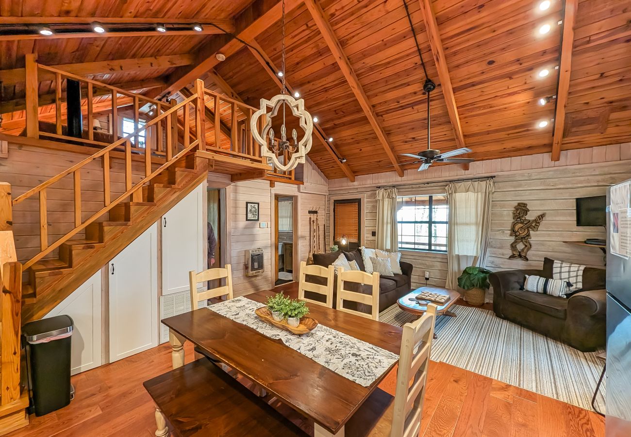 House in Mountain View - Lagniappe Cabin ~ romantic getaway