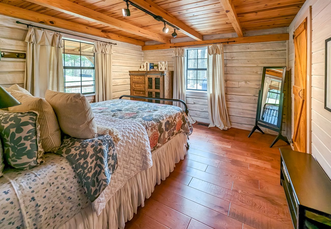 House in Mountain View - Lagniappe Cabin ~ romantic getaway