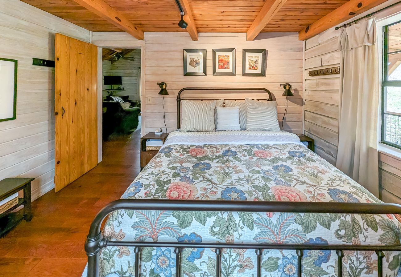 House in Mountain View - Lagniappe Cabin ~ romantic getaway