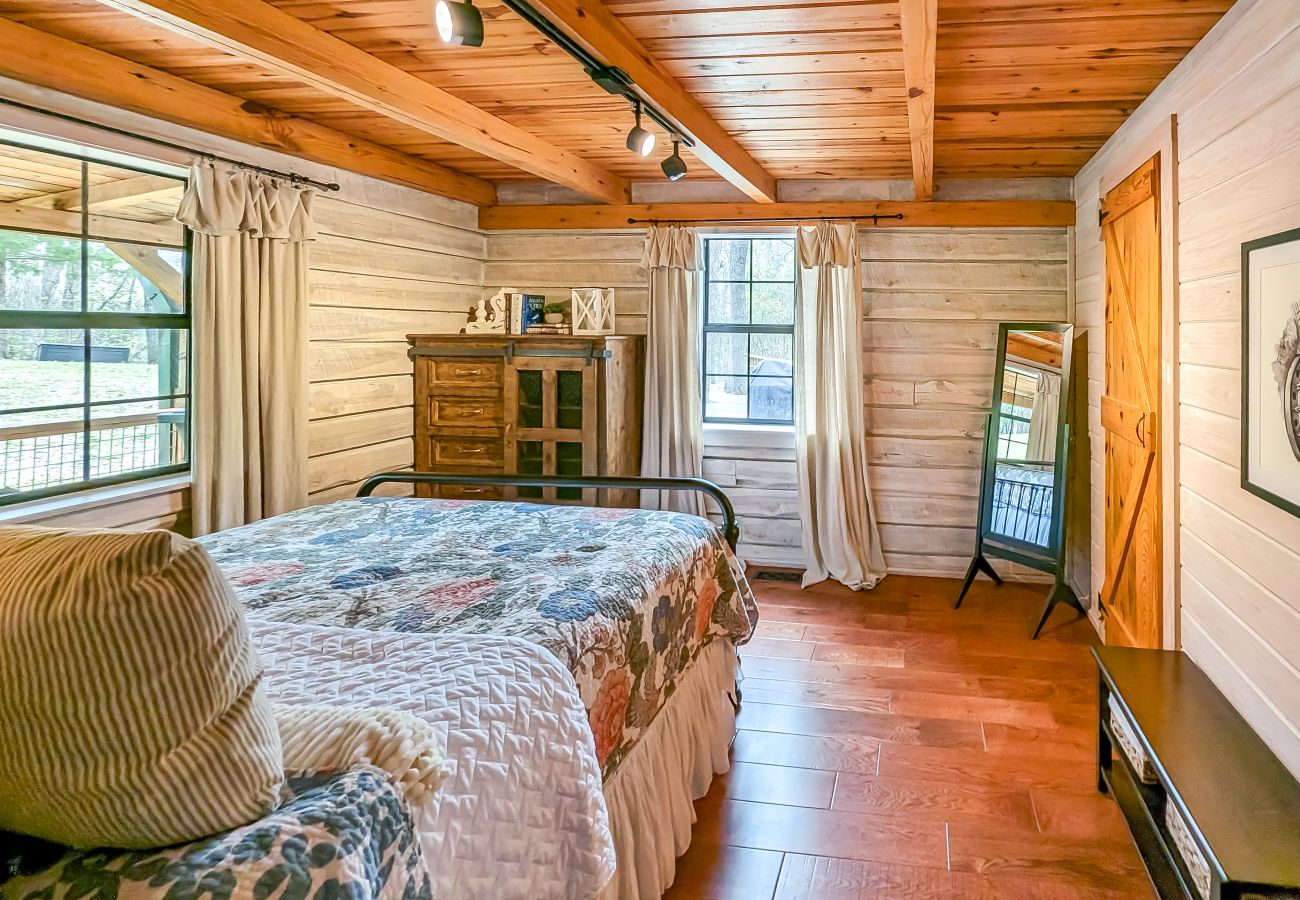 House in Mountain View - Lagniappe Cabin ~ romantic getaway