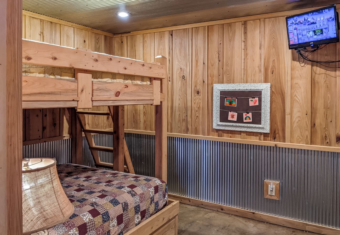 House in Mountain View - Coolwater Comfort ~ on the White River