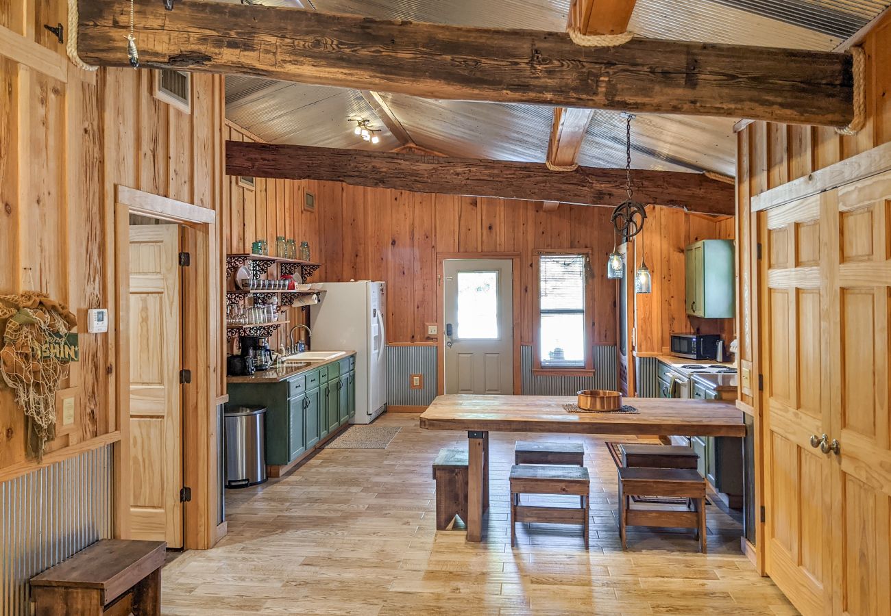 House in Mountain View - Coolwater Comfort ~ on the White River