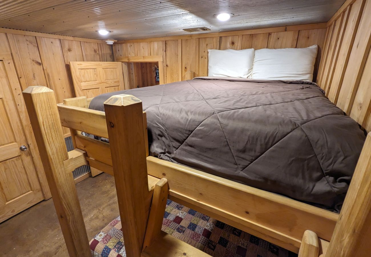 House in Mountain View - Coolwater Comfort ~ on the White River