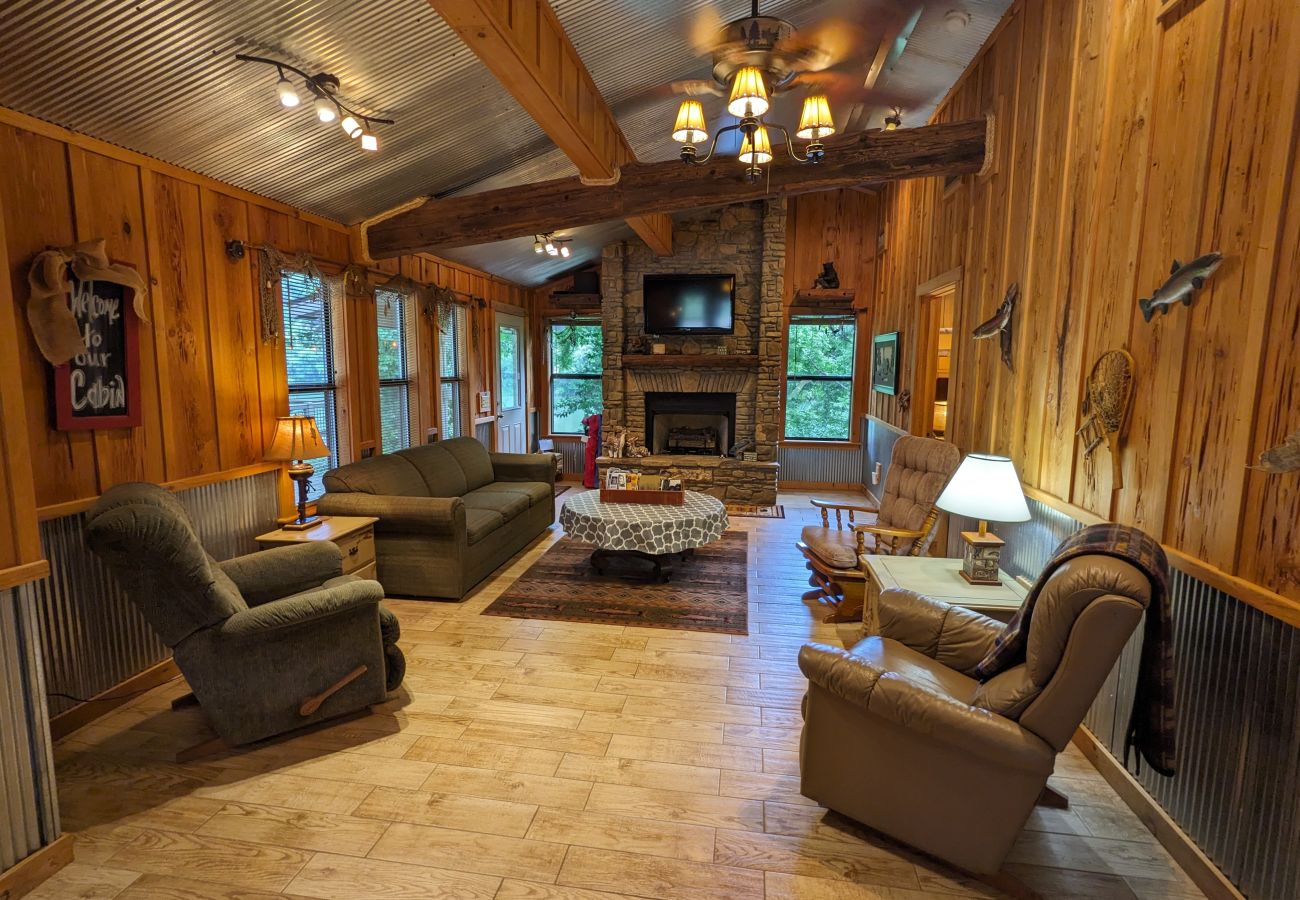 House in Mountain View - Coolwater Comfort ~ on the White River