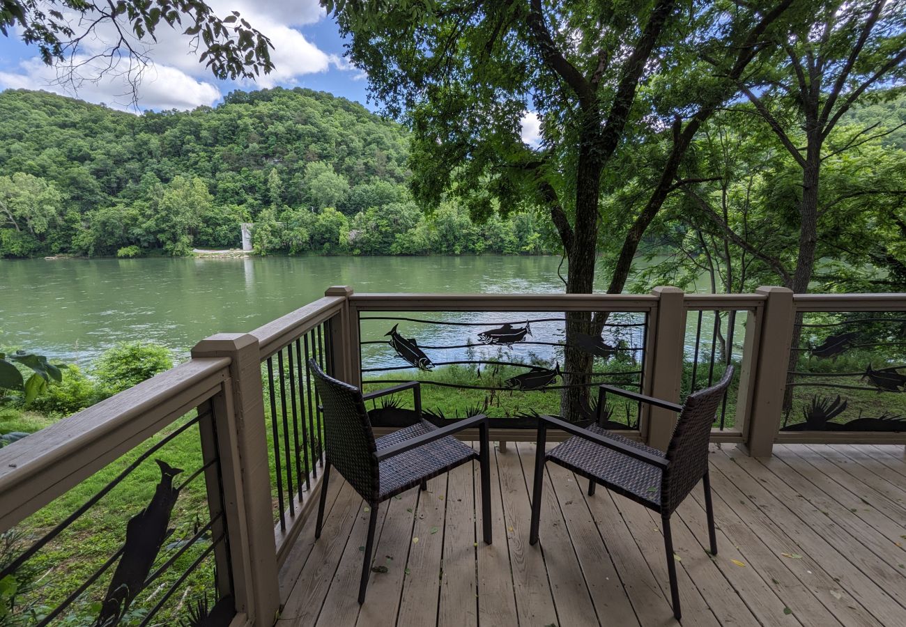 House in Mountain View - Coolwater Comfort ~ on the White River