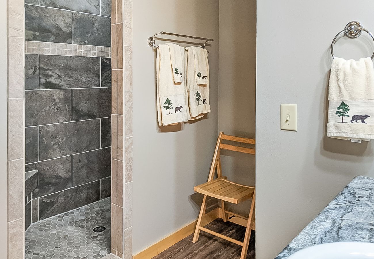 House in Mountain View - The Upper Deck on Riverview