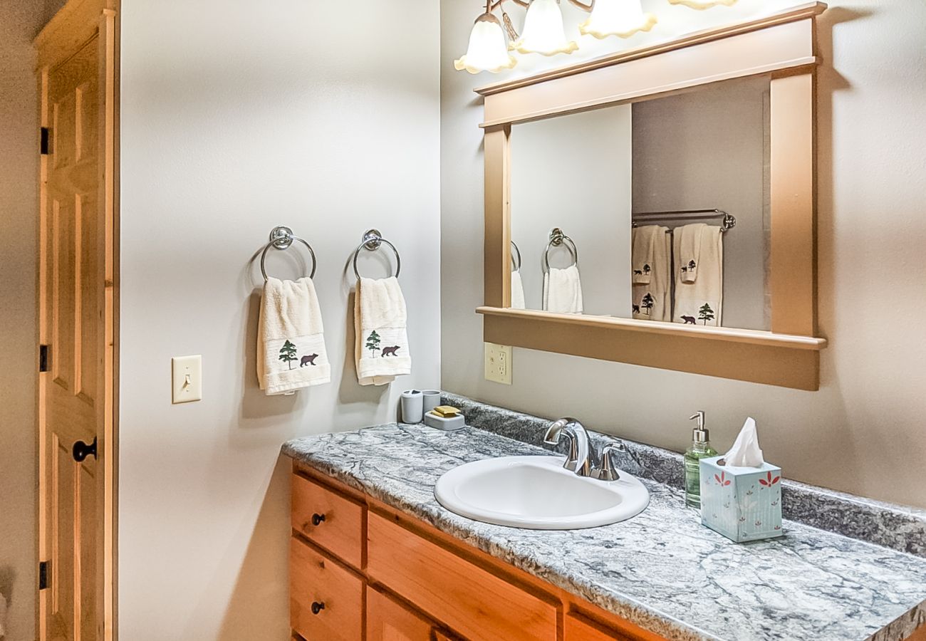 House in Mountain View - The Upper Deck on Riverview