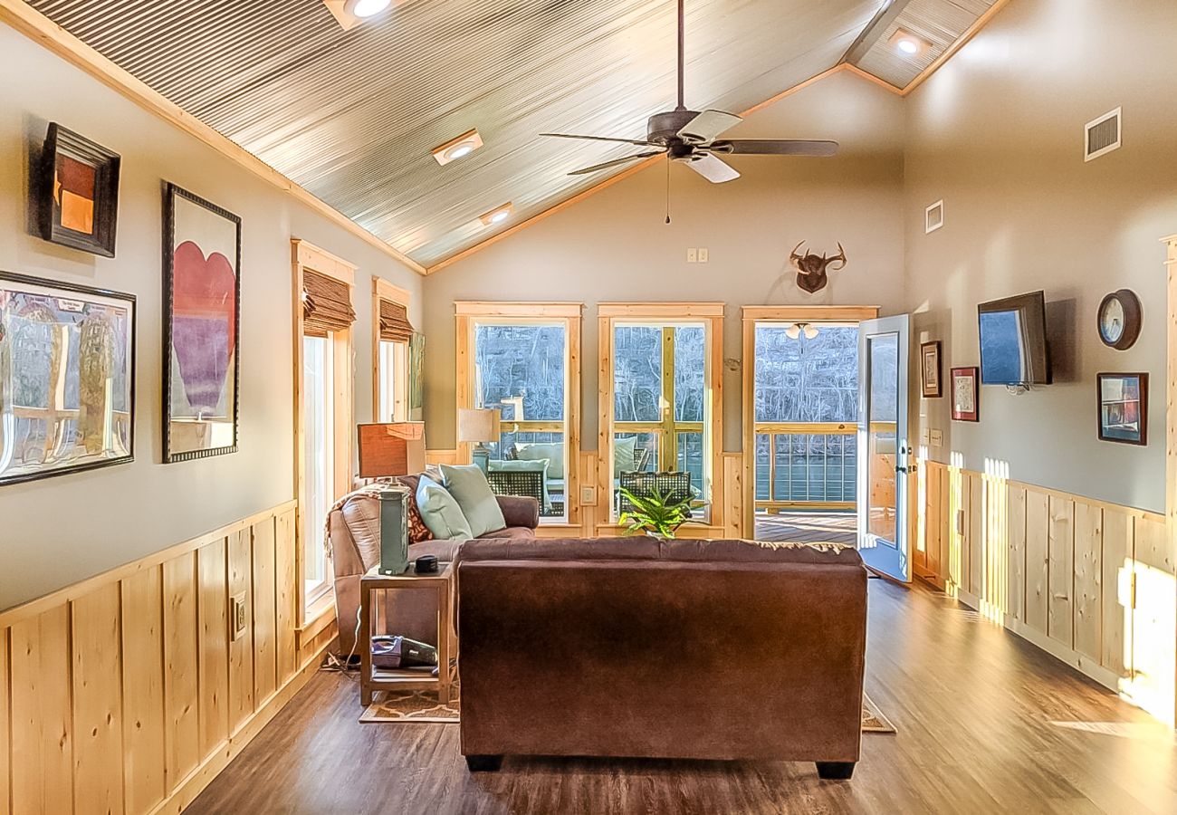 House in Mountain View - The Upper Deck on Riverview