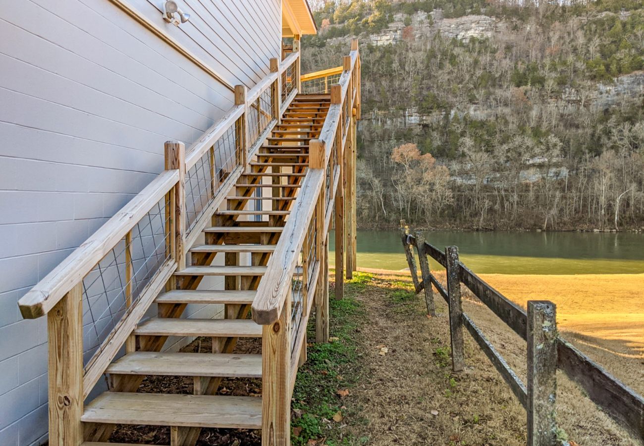 House in Mountain View - The Upper Deck on Riverview