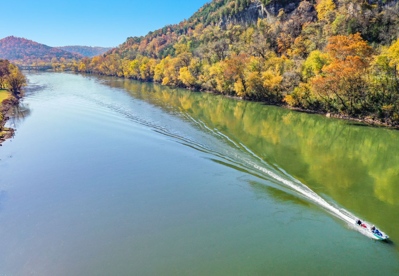 House in Mountain View - The Upper Deck on Riverview