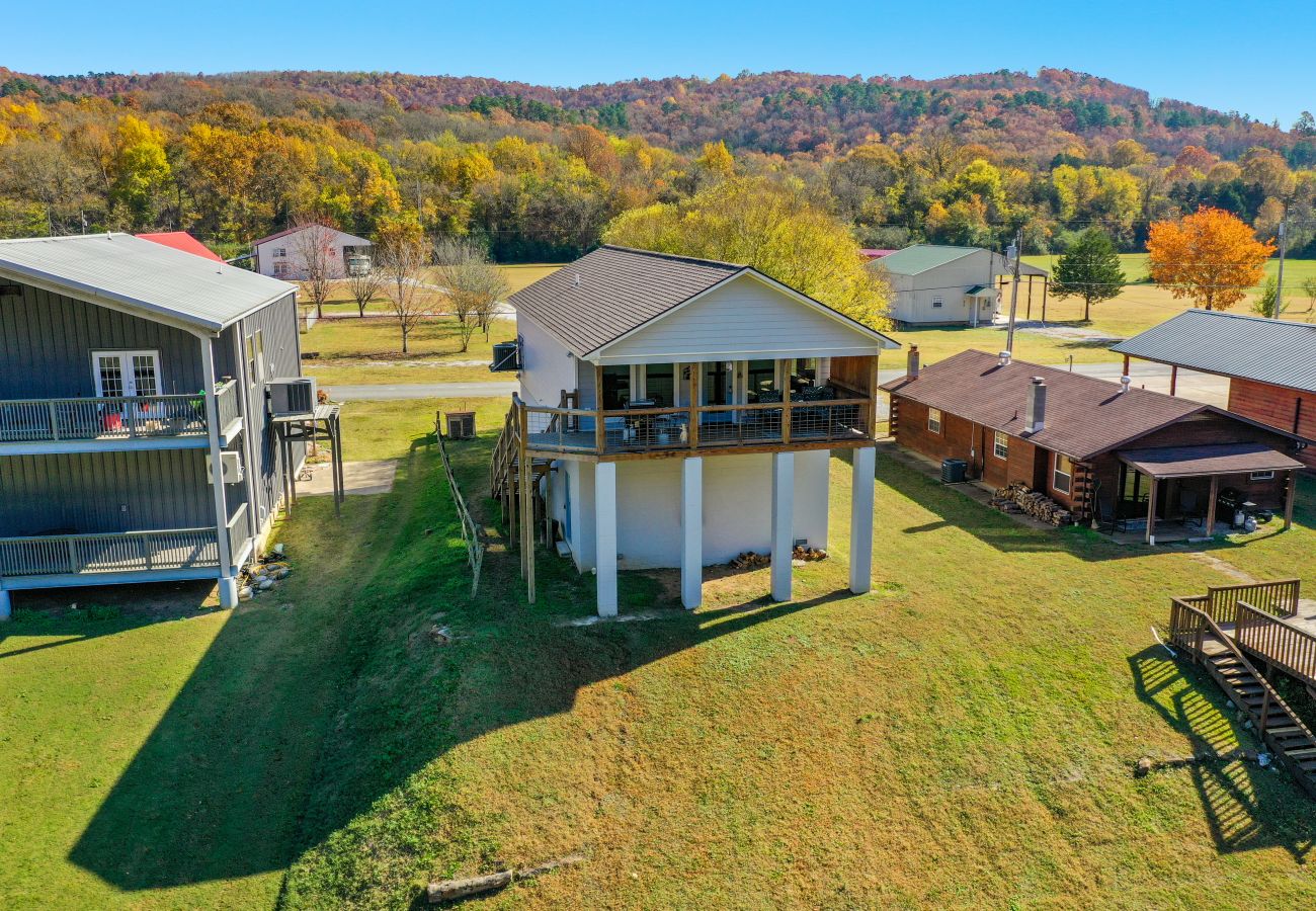 House in Mountain View - The Upper Deck on Riverview