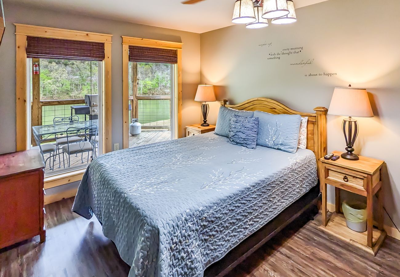 House in Mountain View - The Upper Deck on Riverview