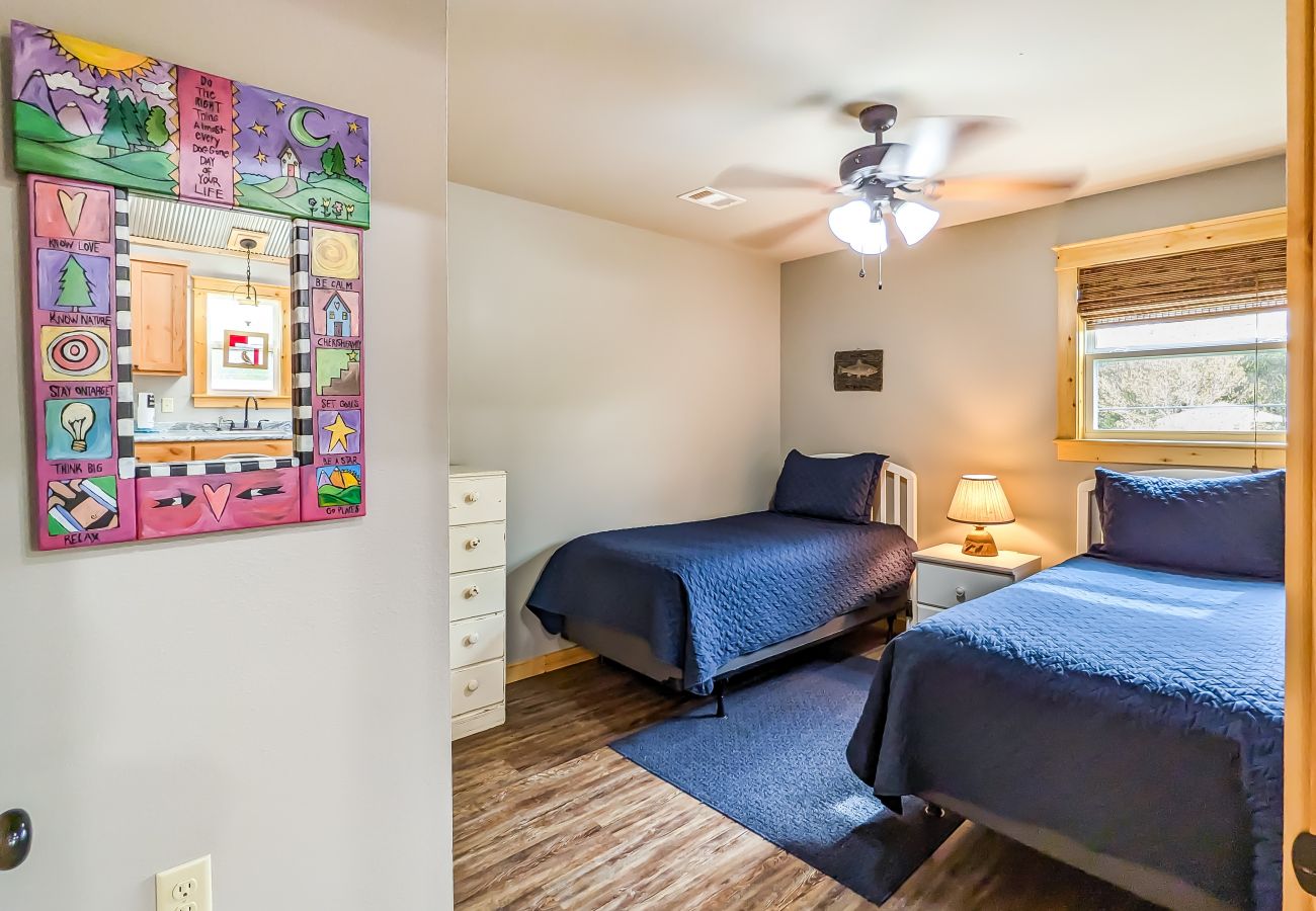 House in Mountain View - The Upper Deck on Riverview